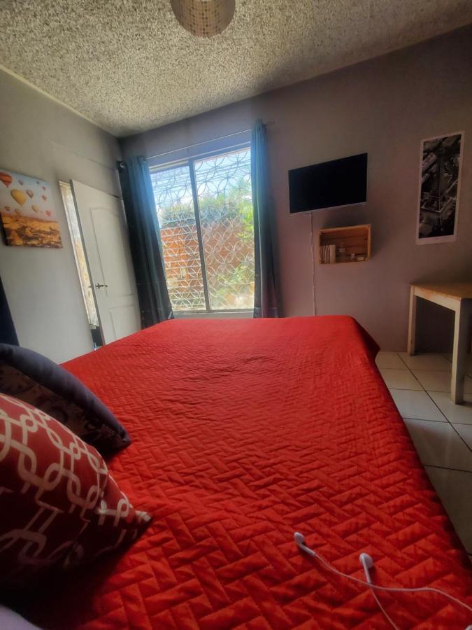 Hostal De Lucca Guatemala City Екстериор снимка