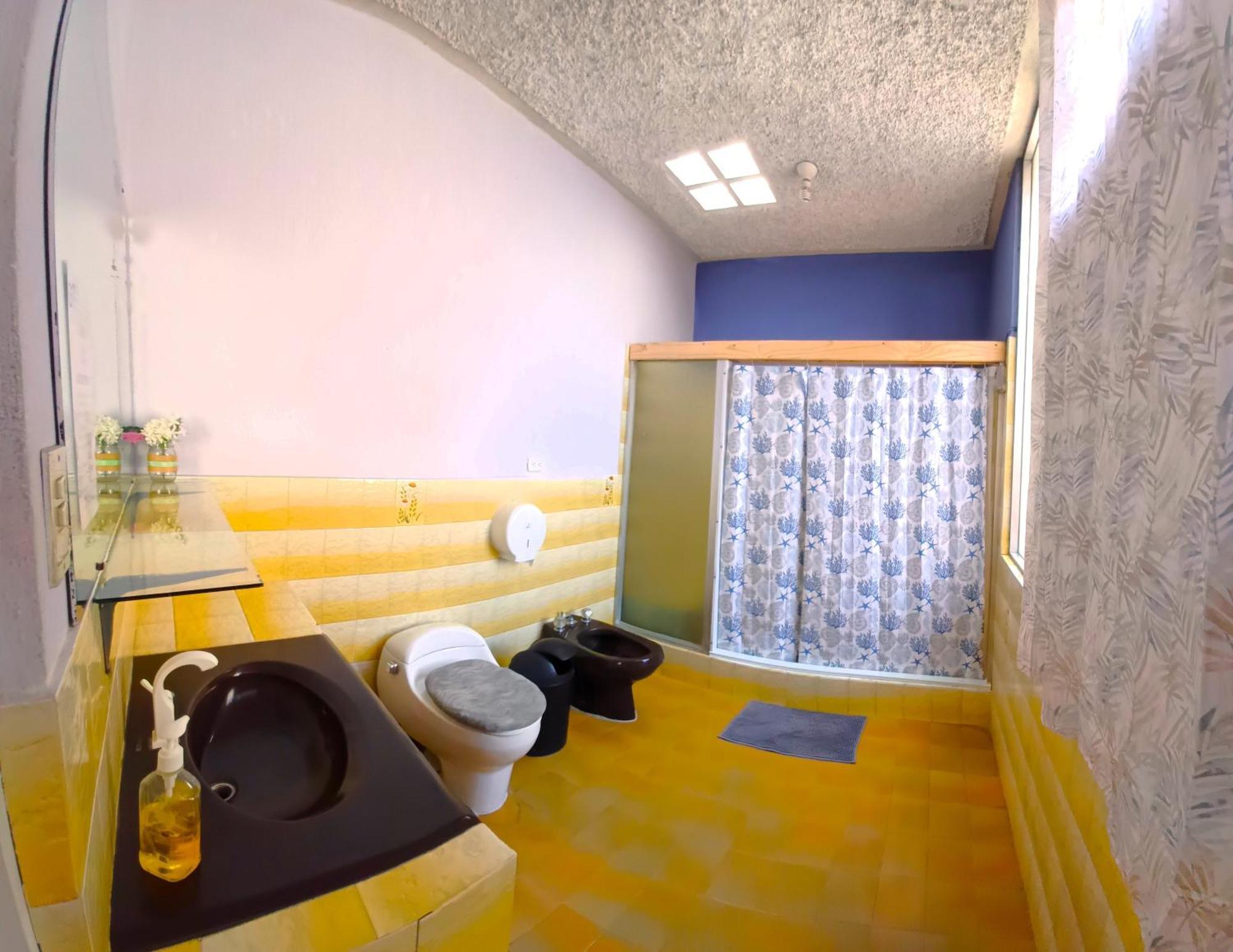 Hostal De Lucca Guatemala City Екстериор снимка