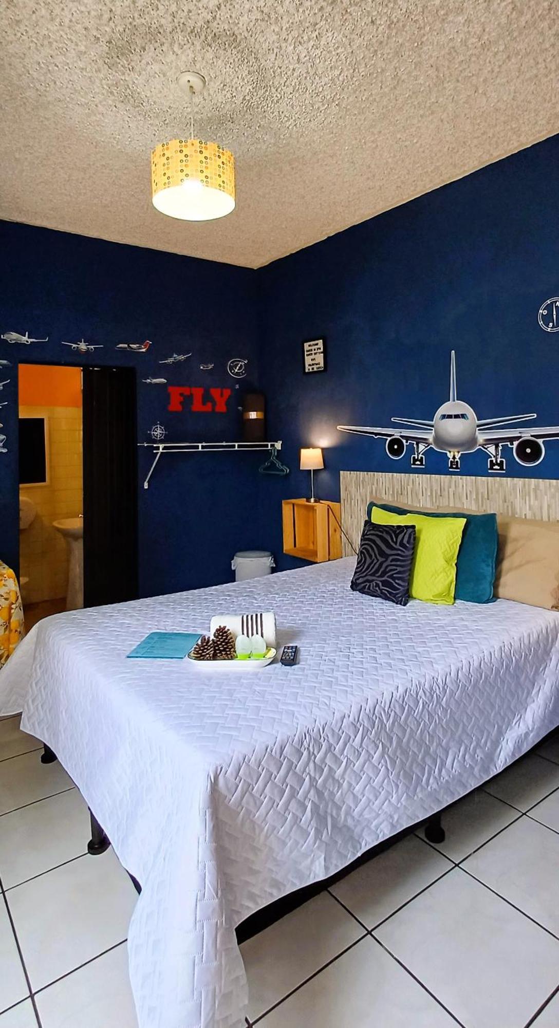 Hostal De Lucca Guatemala City Екстериор снимка