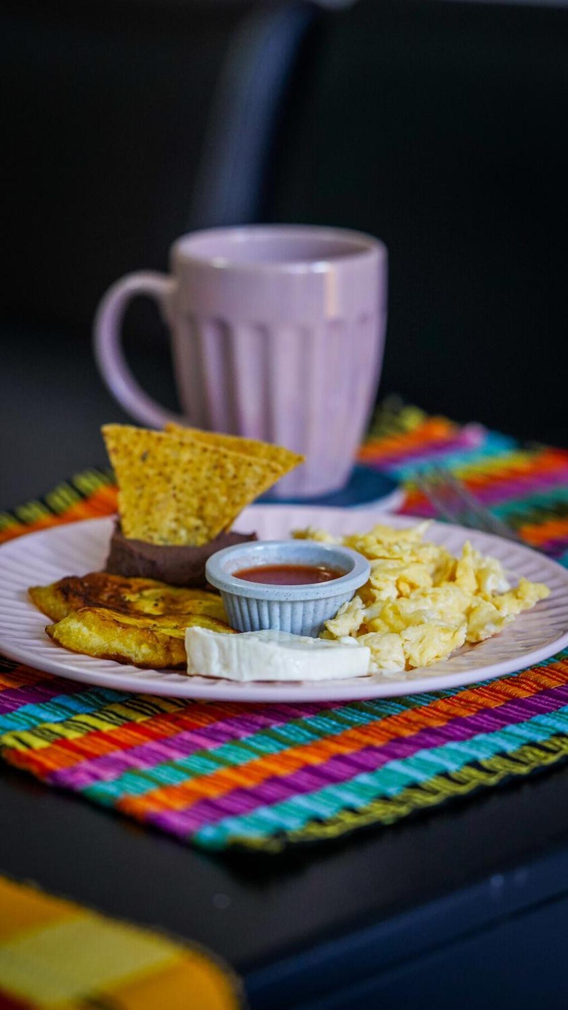 Hostal De Lucca Guatemala City Екстериор снимка