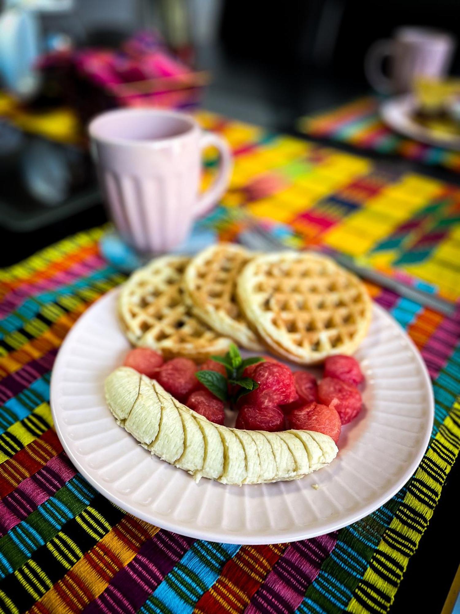 Hostal De Lucca Guatemala City Екстериор снимка