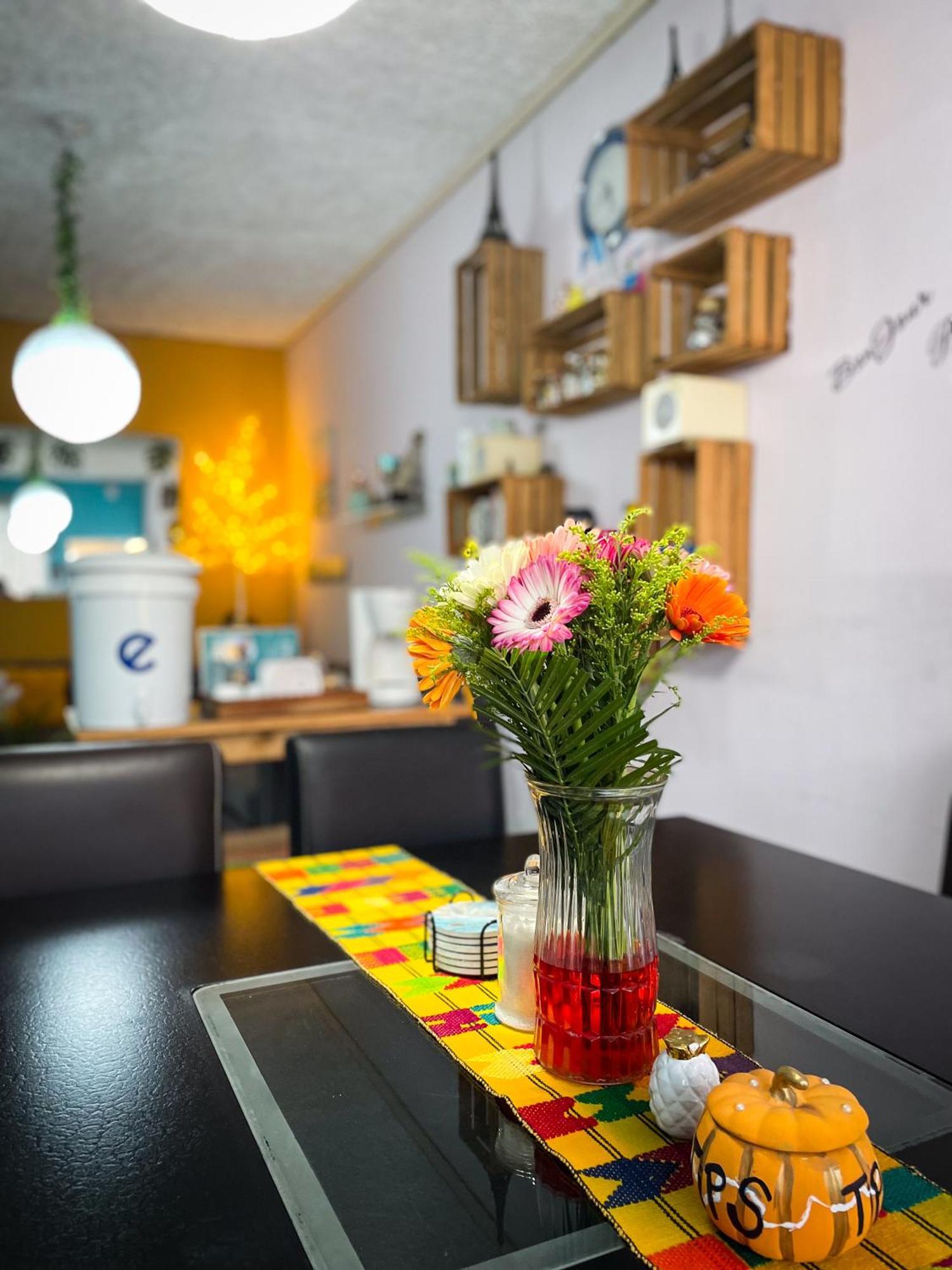Hostal De Lucca Guatemala City Екстериор снимка