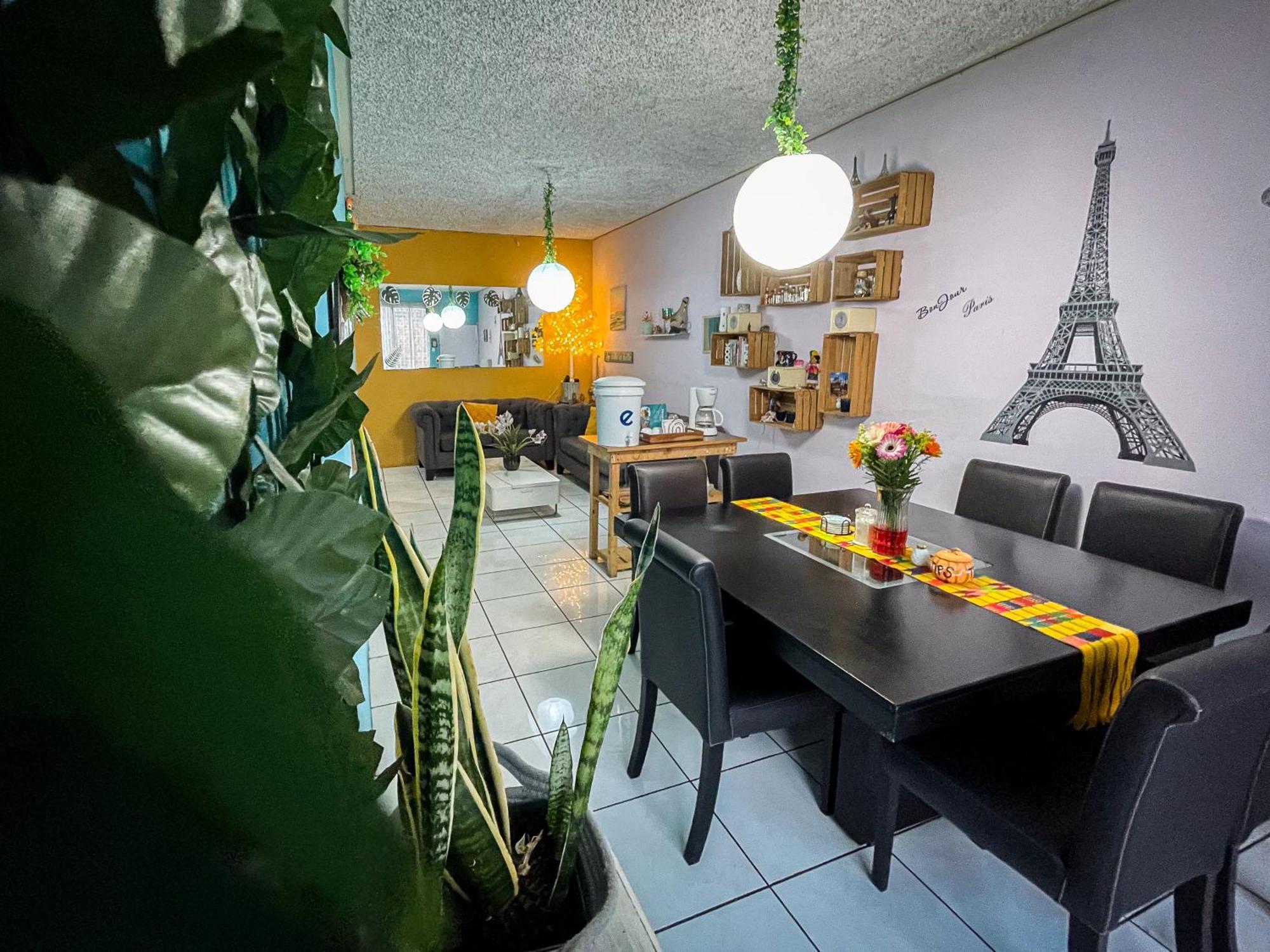 Hostal De Lucca Guatemala City Екстериор снимка